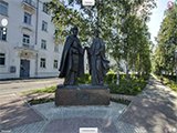 Памятник Святым благоверным князю Петру и княгине Февронии Муромским.